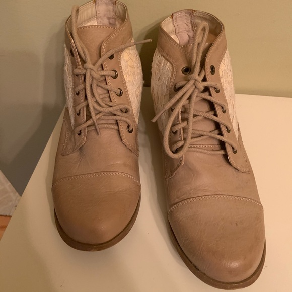 Lace Booties - Picture 2 of 3